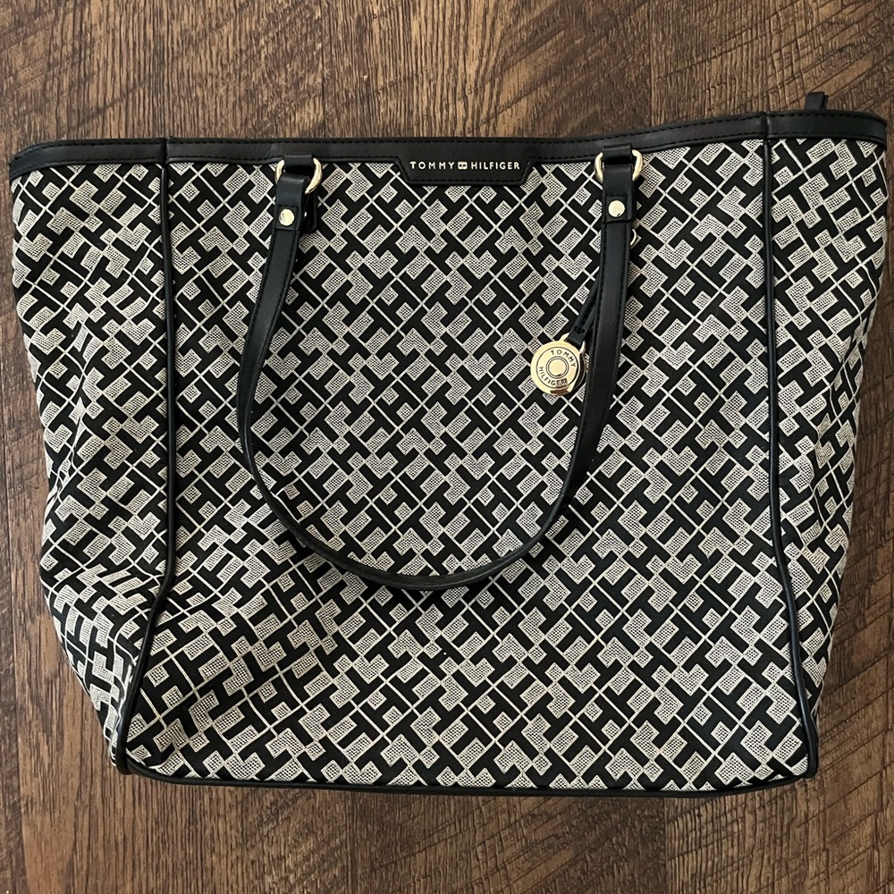 Tommy Hilfiger Tote